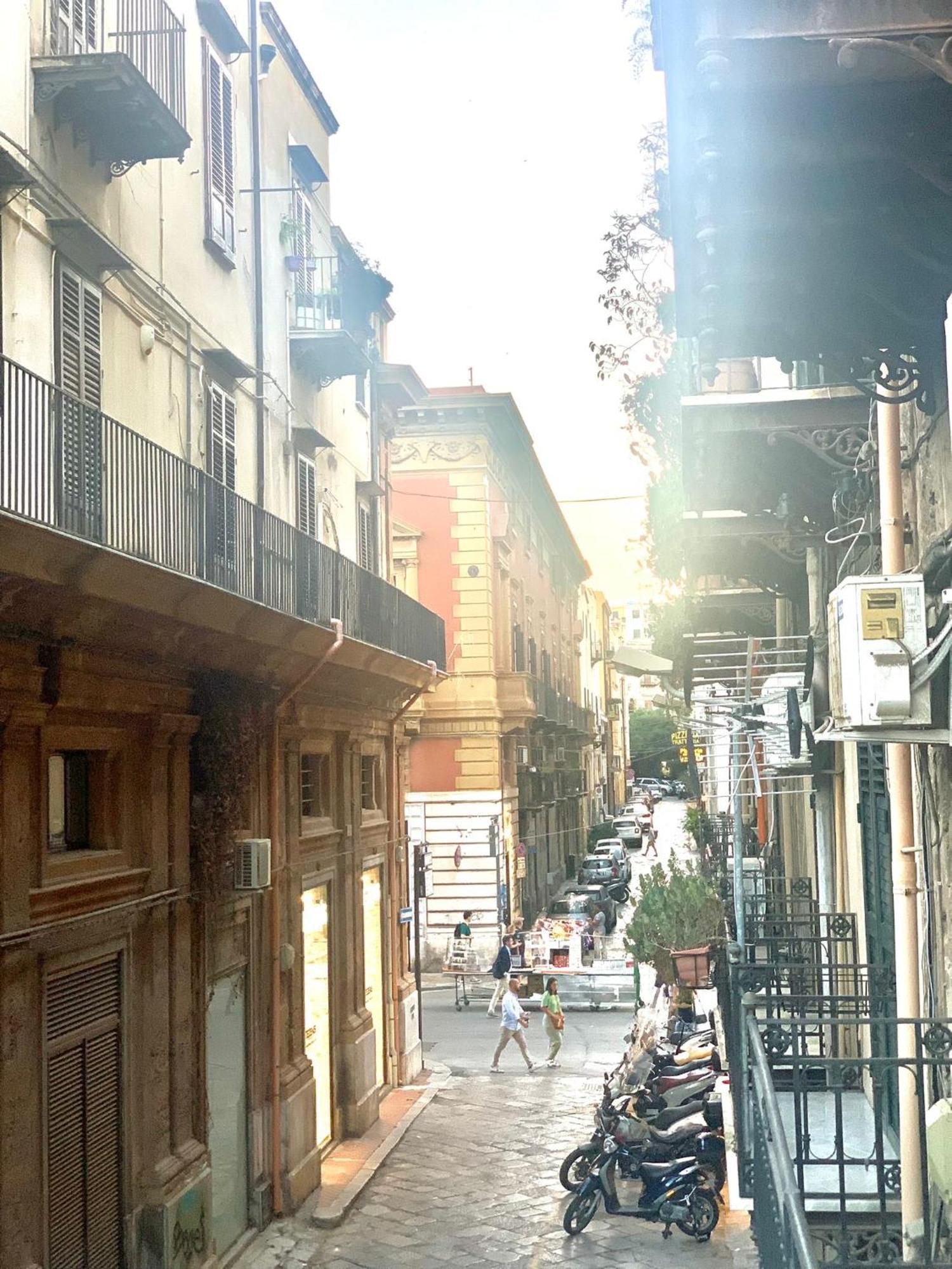A Un Passo Dal Massimo 1 Apartment Palermo Ngoại thất bức ảnh